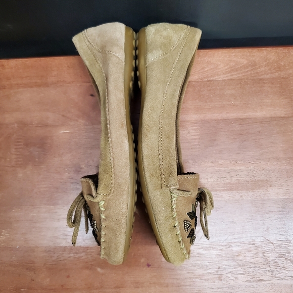 Minnetonka Women's Tan Beaded Embellished Suede Moccasins Size 7.5 - Picture 8 of 8